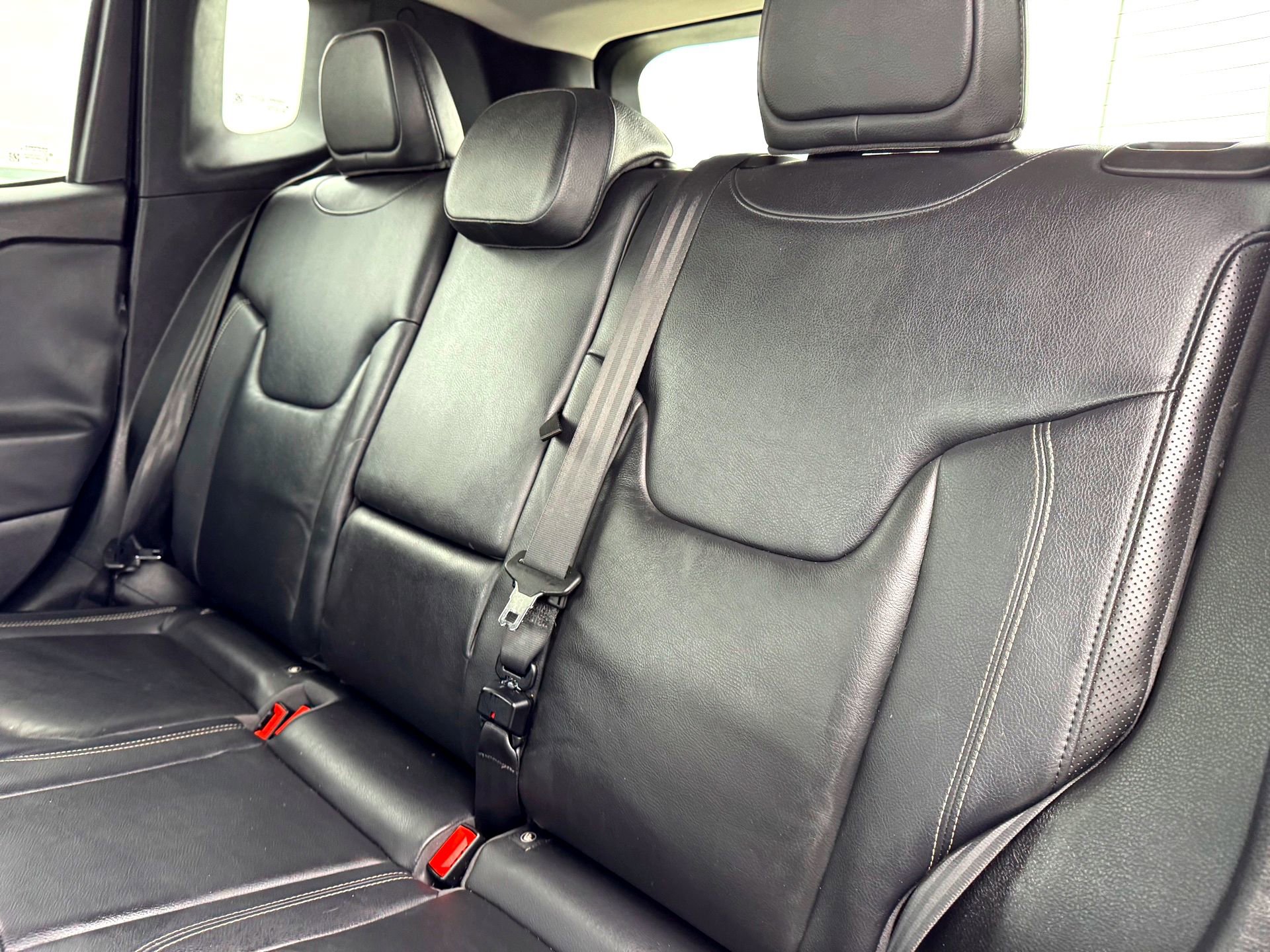 Used 2016 Jeep Renegade Limited image 16