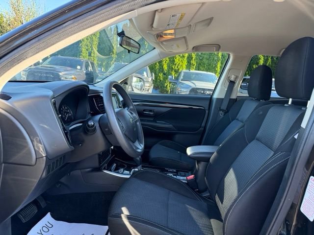 Used 2020 Mitsubishi Outlander ES AWD/4WD image 21