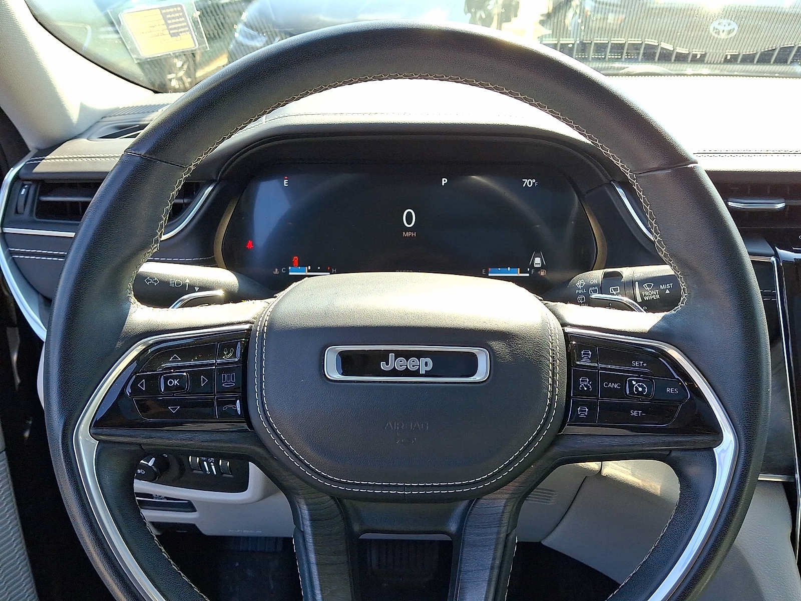 Certified 2022 Jeep Grand Cherokee L Overland w/ Luxury Tech Group IV AWD/4WD image 24