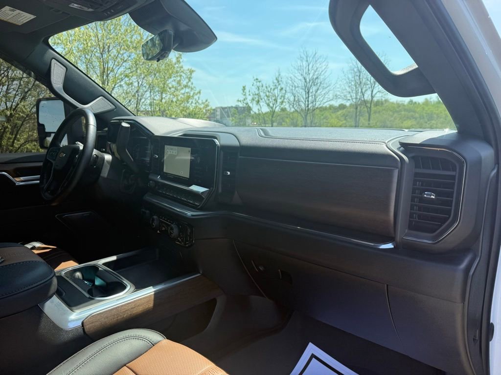 Used 2025 Chevrolet Silverado 2500 High Country w/ High Country Premium Package AWD/4WD image 25