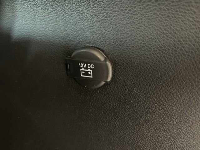 Used 2025 Chrysler Pacifica Select image 13