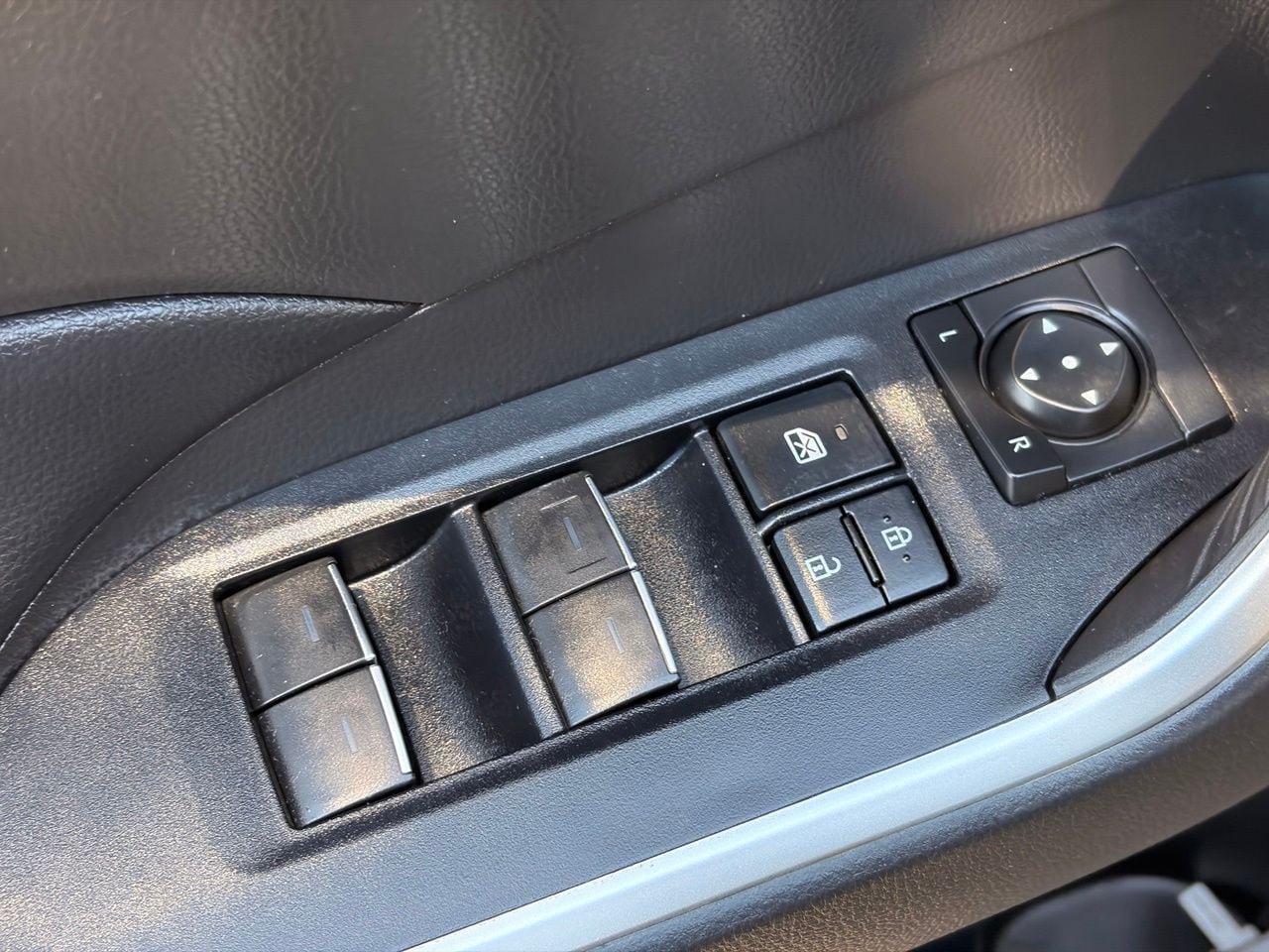Used 2022 Toyota RAV4 XLE w/ Convenience Package FWD image 21