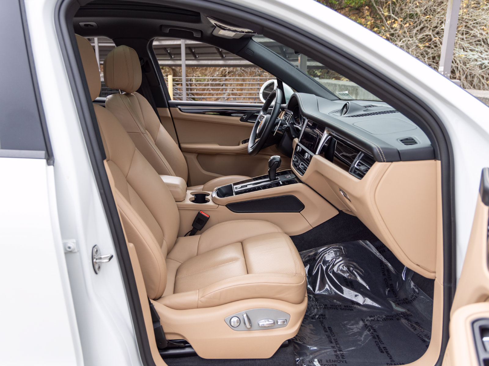 Used 2024 Porsche Macan AWD/4WD image 65