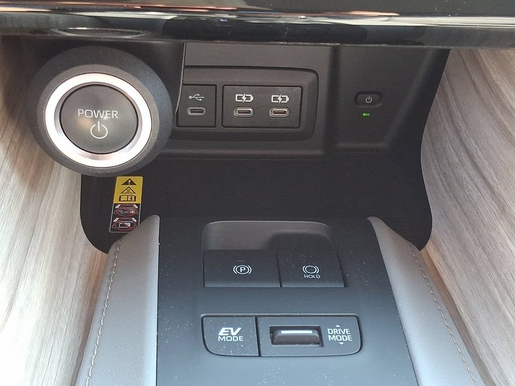 Used 2023 Toyota Venza Limited AWD/4WD image 23