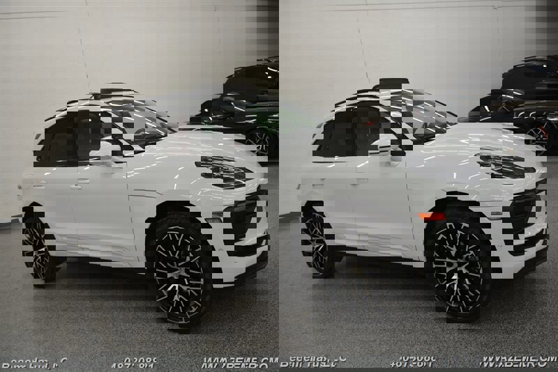 Used 2024 Porsche Macan w/ Premium Plus Package image 8