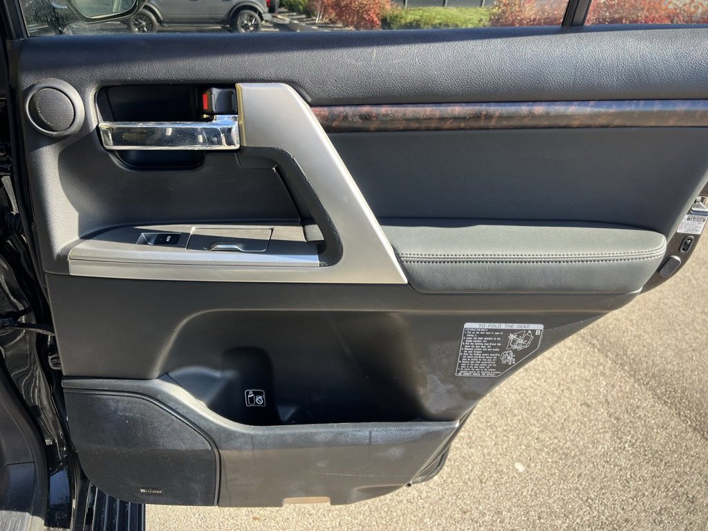 Used 2013 Toyota Land Cruiser image 36