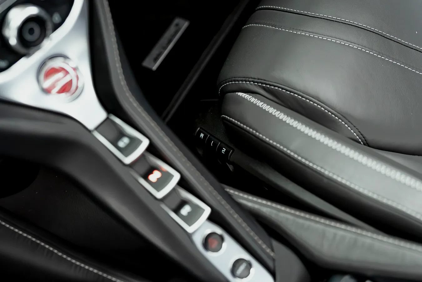 Used 2020 McLaren 720S Spider RWD image 32