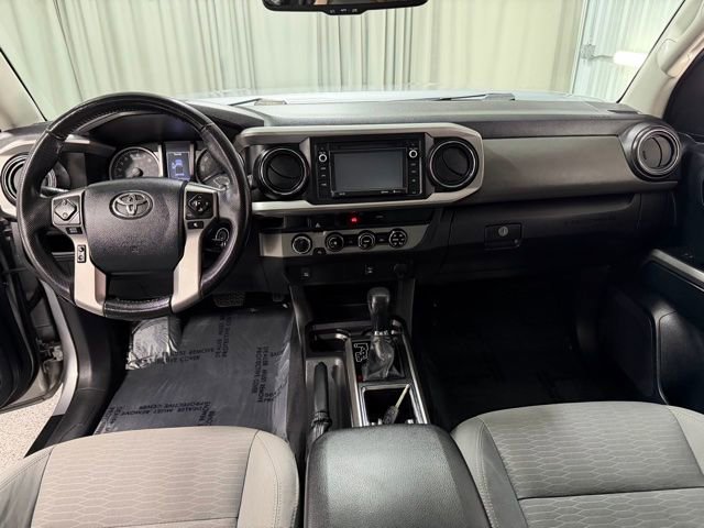 Used 2016 Toyota Tacoma SR5 w/ SR5 Appearance Package (SN) AWD/4WD image 11