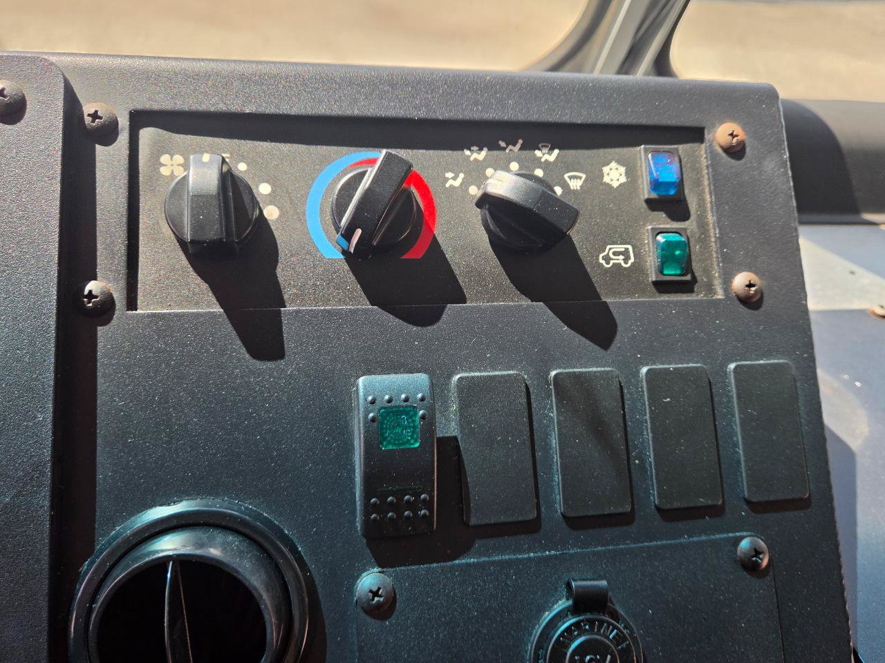 Used 2017 Ford E-350 and Econoline 350 Super Duty w/ A/C Prep Package RWD image 10