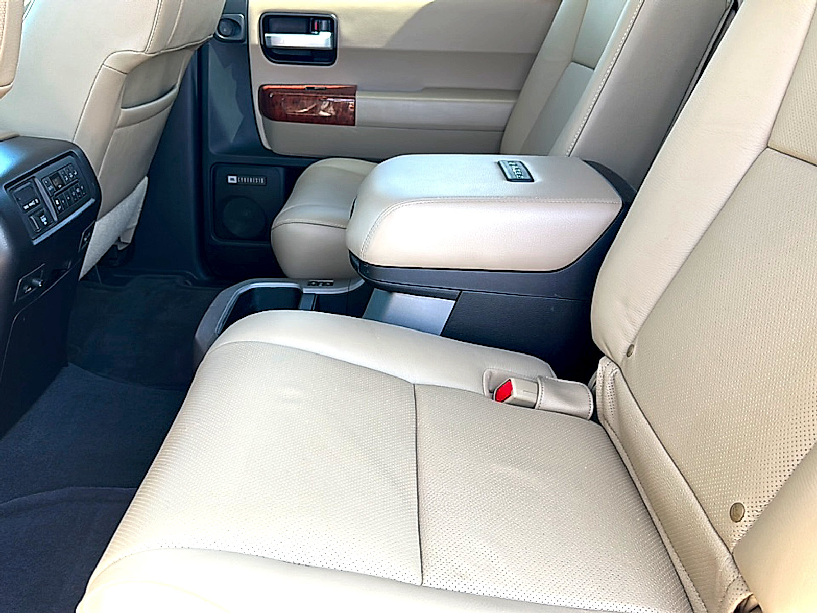 Used 2020 Toyota Sequoia Platinum RWD image 19