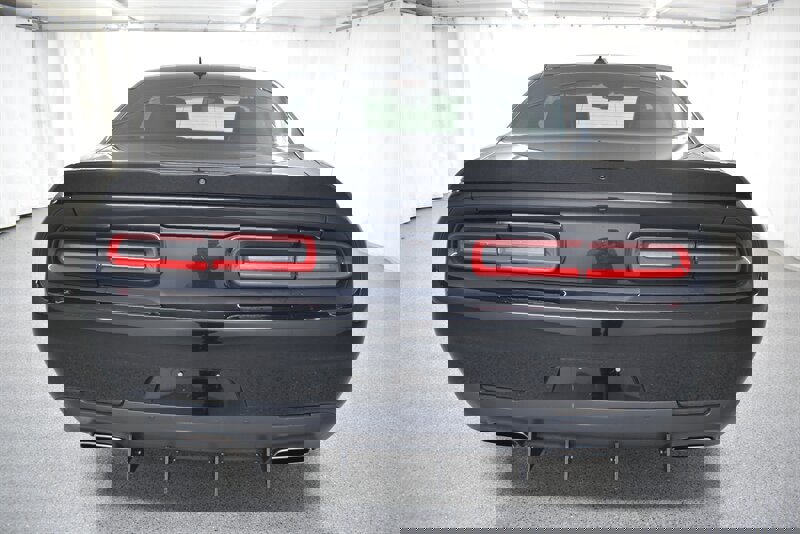 Used 2016 Dodge Challenger SXT Plus image 5