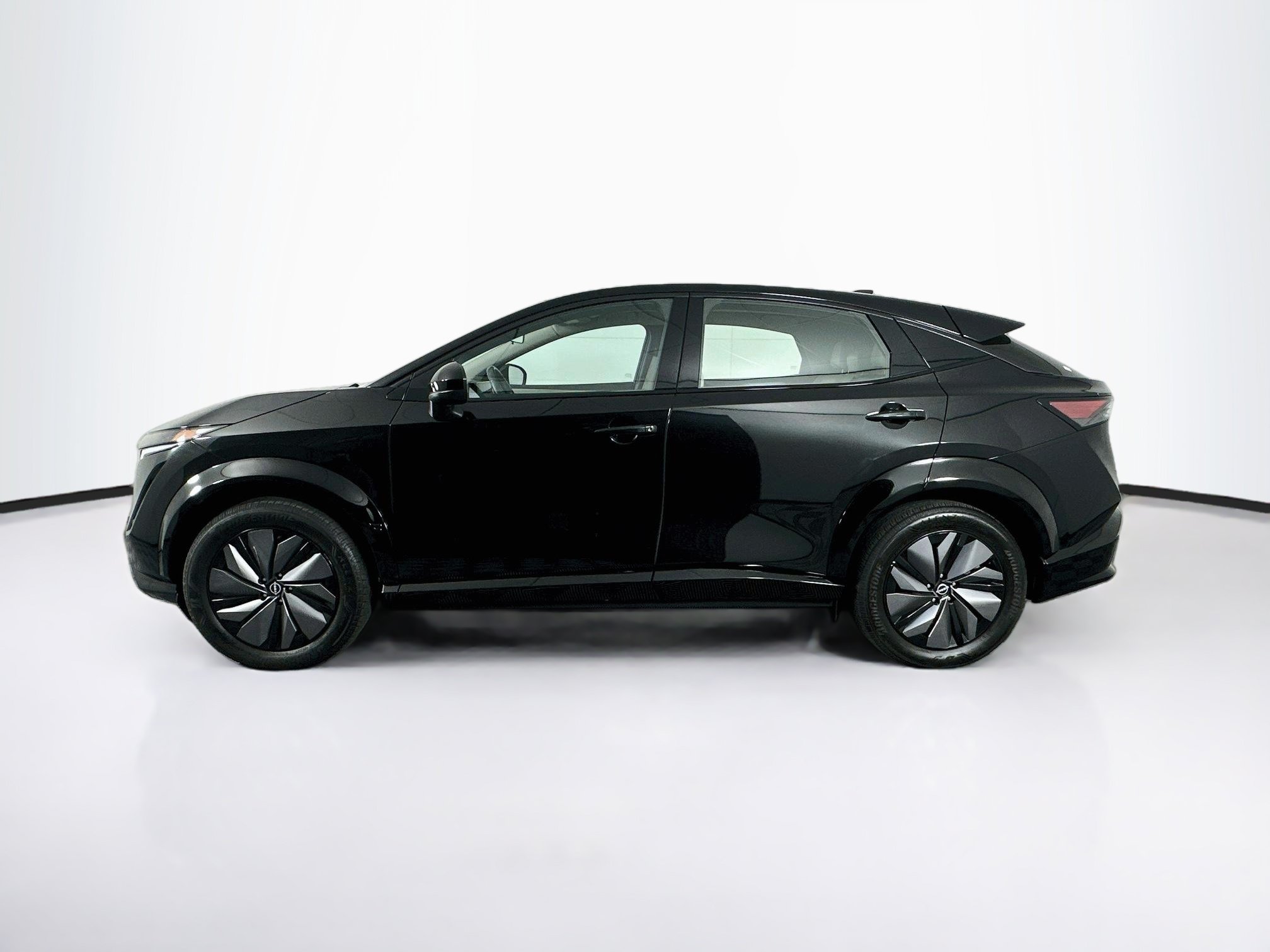 Used 2024 Nissan Ariya AWD image 4