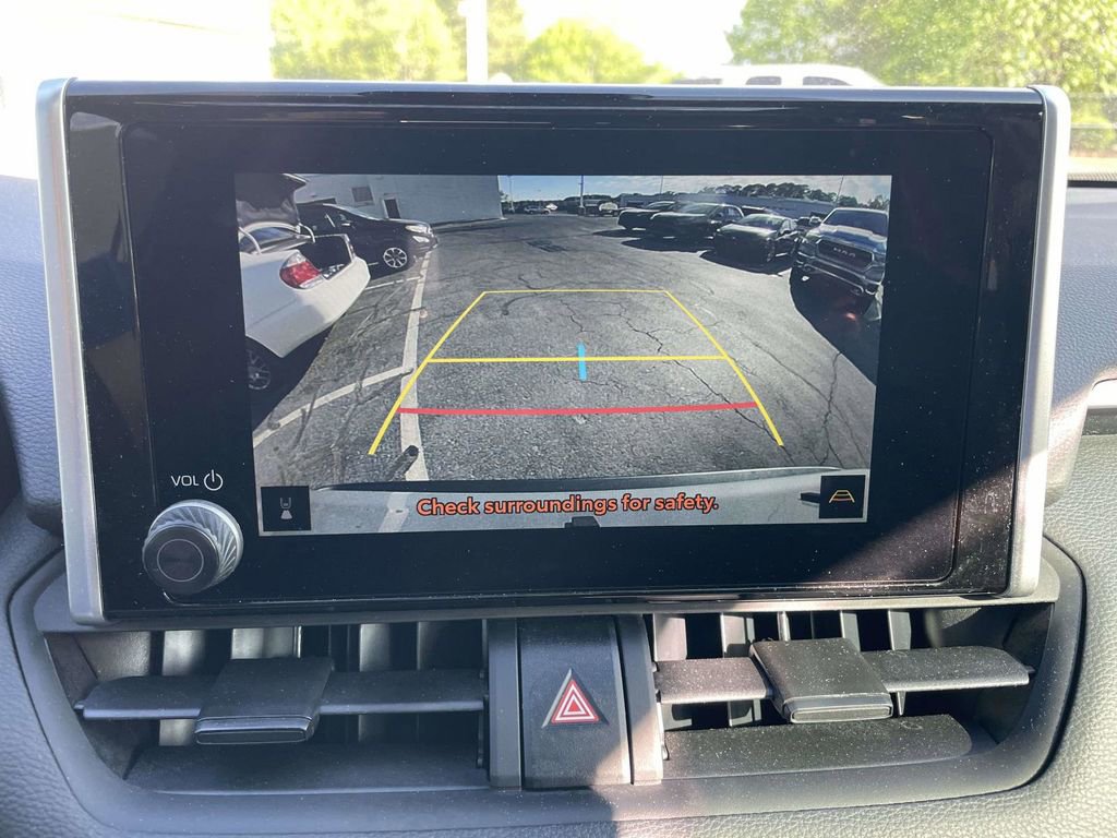 Used 2025 Toyota RAV4 XLE FWD image 41