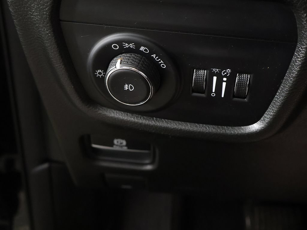 Used 2021 Jeep Grand Cherokee L Limited AWD/4WD image 39