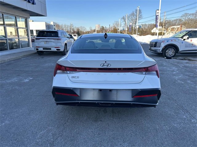 Certified 2024 Hyundai Elantra SEL w/ Convenience Package image 4