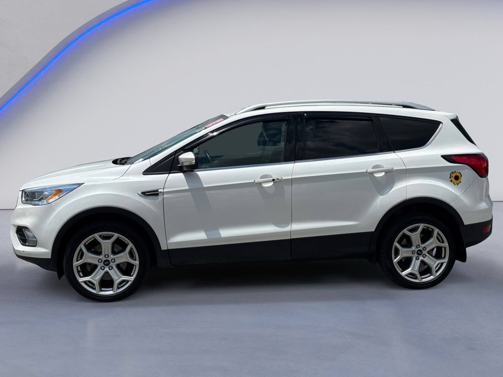 Used 2019 Ford Escape Titanium AWD/4WD image 3