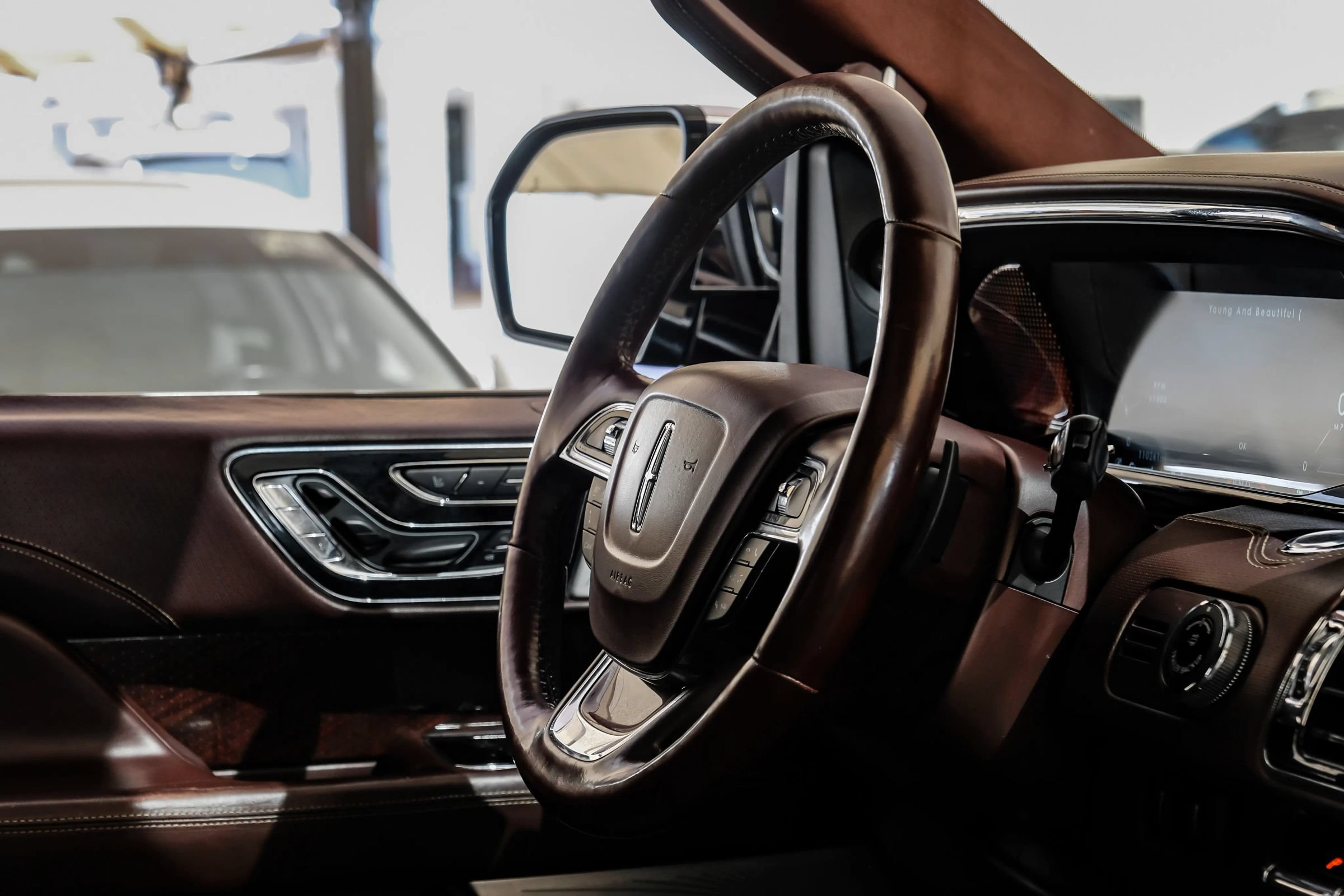 Used 2019 Lincoln Navigator Black Label w/ Cargo Package AWD/4WD image 17