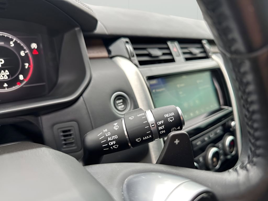 Used 2020 Land Rover Discovery HSE Luxury image 28