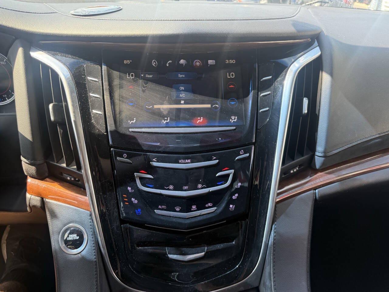 Used 2017 Cadillac Escalade Luxury AWD/4WD image 15