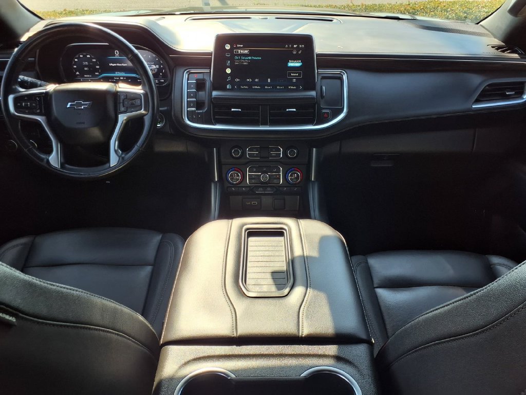 Used 2022 Chevrolet Tahoe Z71 w/ Luxury Package AWD/4WD image 9