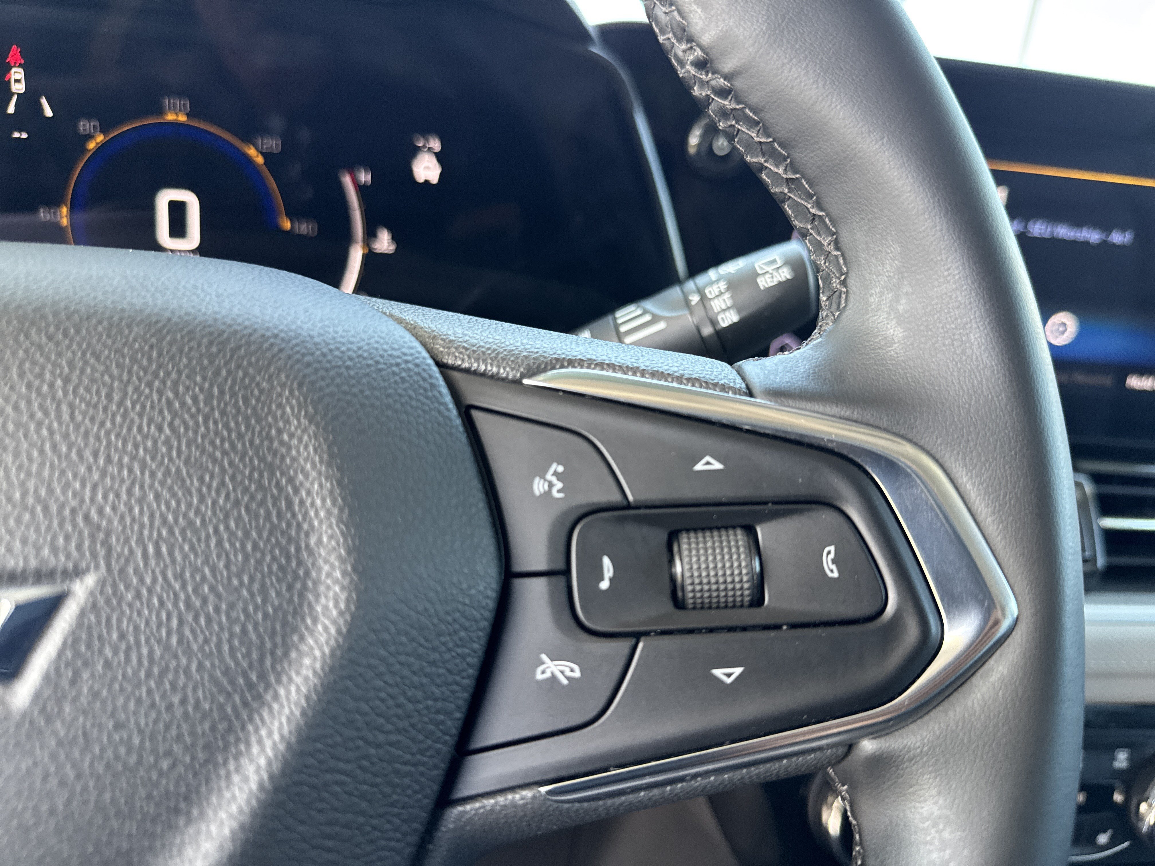 Used 2025 Chevrolet TrailBlazer LT w/ Convenience Package FWD image 20