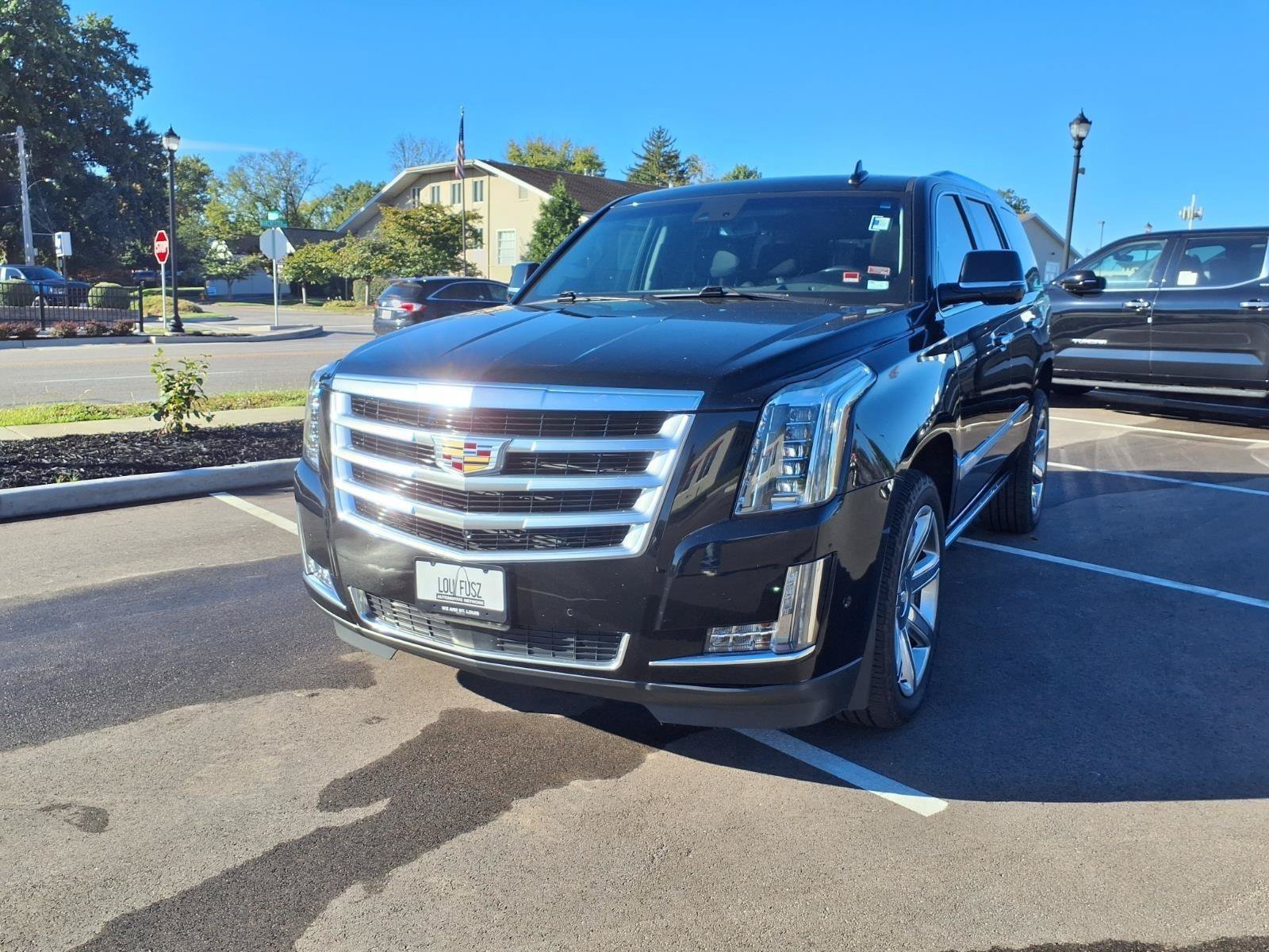 Used 2019 Cadillac Escalade Premium Luxury AWD/4WD image 33
