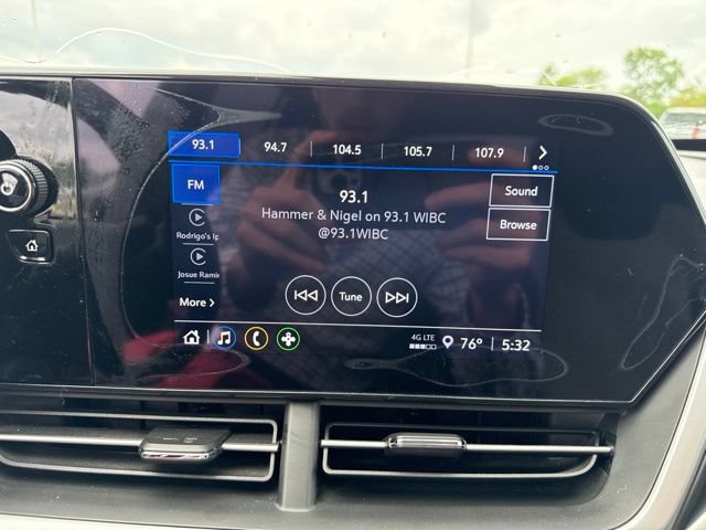 Used 2025 Chevrolet Trax LS w/ LS Convenience Package FWD image 24