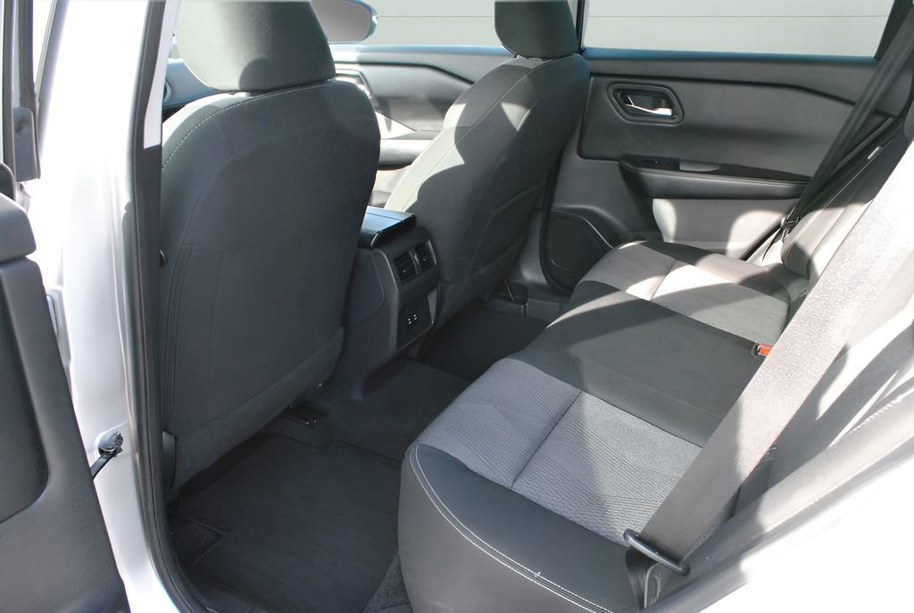 Used 2025 Nissan Rogue SV AWD/4WD image 22