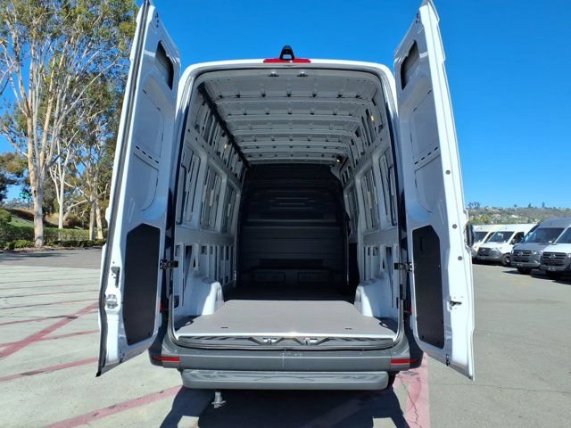 New 2025 Mercedes-Benz eSprinter 170 Cargo image 21