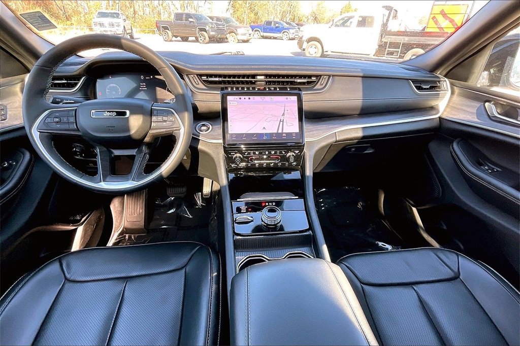 Used 2024 Jeep Grand Cherokee L Limited w/ Luxury Tech Group II image 15