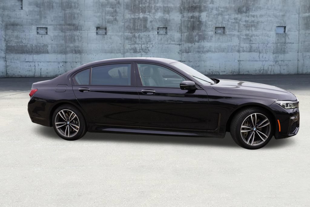 Used 2020 BMW 750i xDrive w/ Executive Package AWD/4WD image 3