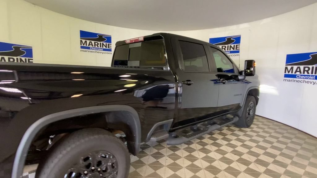 Used 2022 Chevrolet Silverado 2500 LTZ w/ LTZ Plus Package AWD/4WD image 2