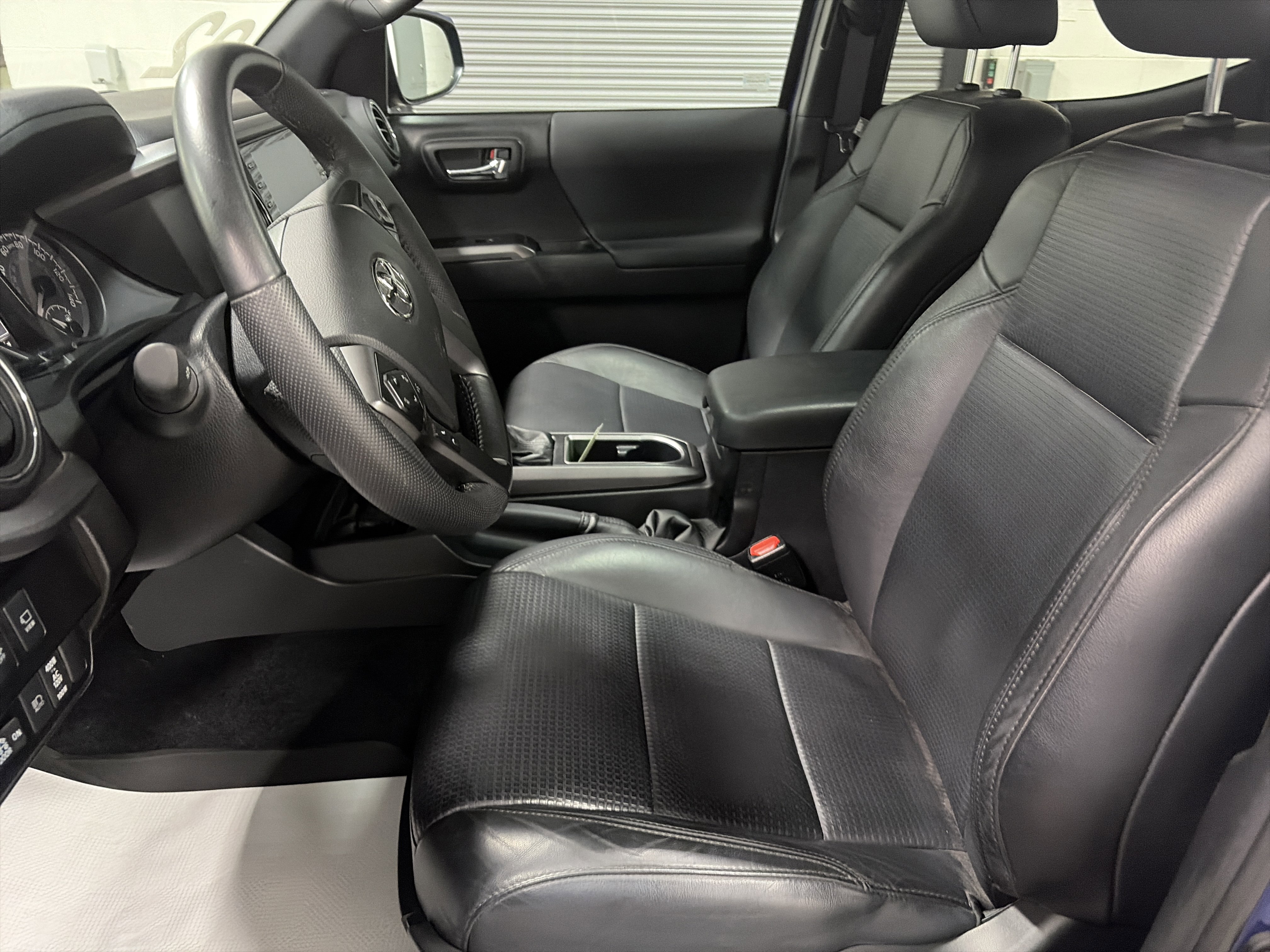 Used 2022 Toyota Tacoma TRD Sport w/ TRD Premium Sport Package AWD/4WD image 14