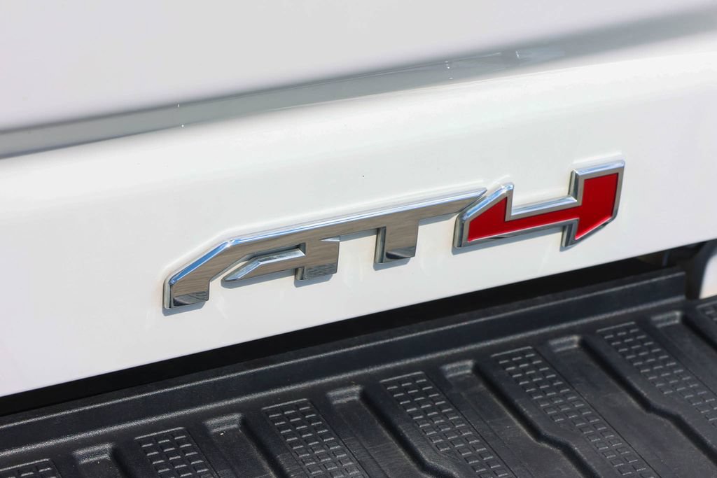 Used 2025 GMC Sierra 2500 AT4 AWD/4WD image 10