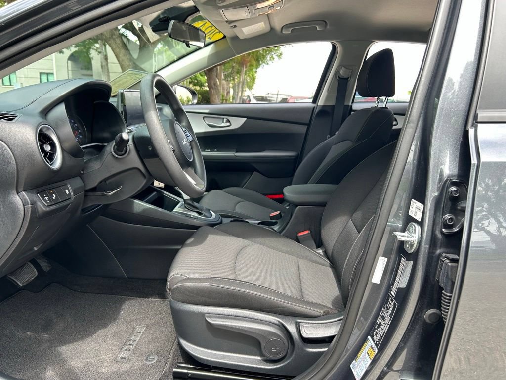 Used 2024 Kia Forte LXS w/ LXS Technology Package FWD image 16