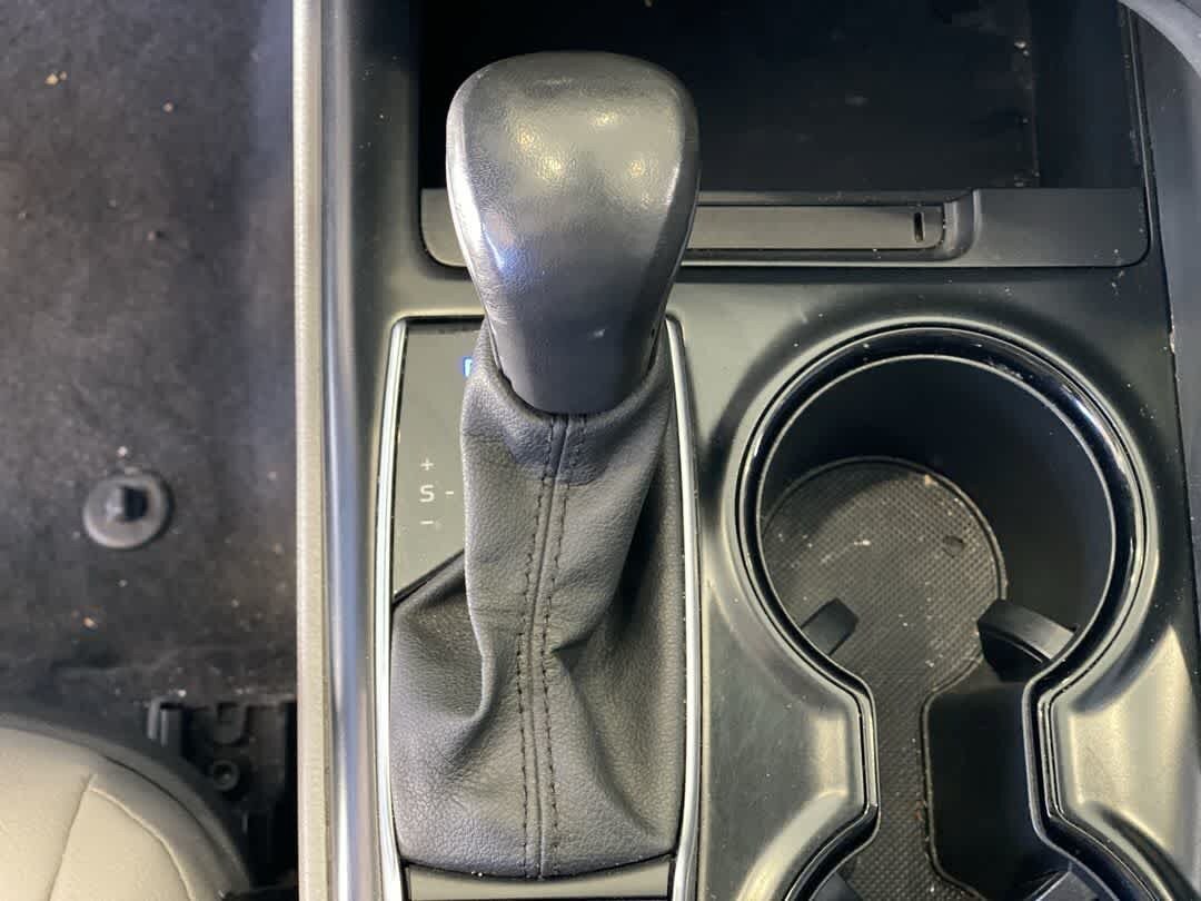Used 2020 Toyota Camry SE w/ Carpet Mat Package FWD image 22