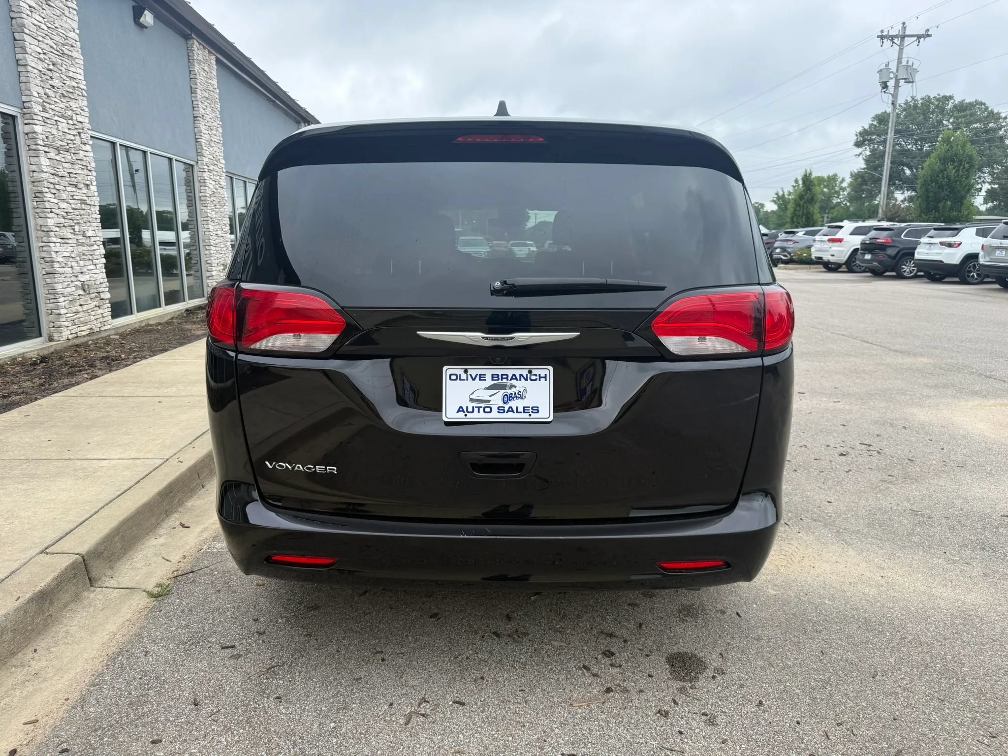 Used 2024 Chrysler Voyager LX FWD image 6
