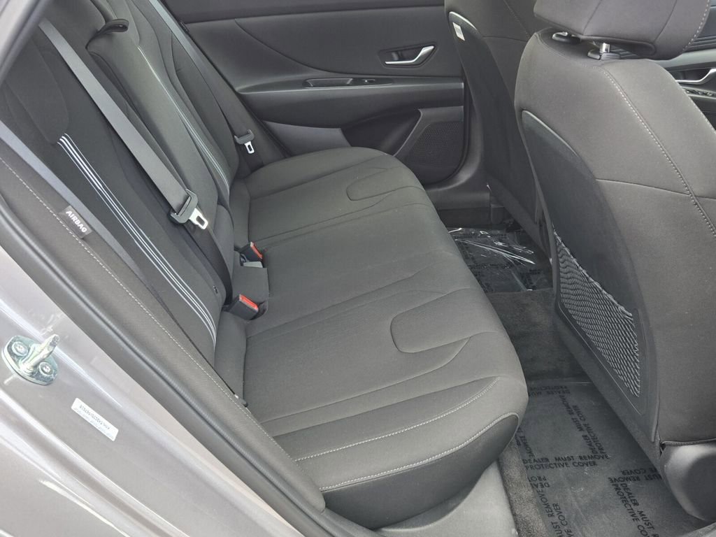 Certified 2025 Hyundai Elantra SEL FWD image 16