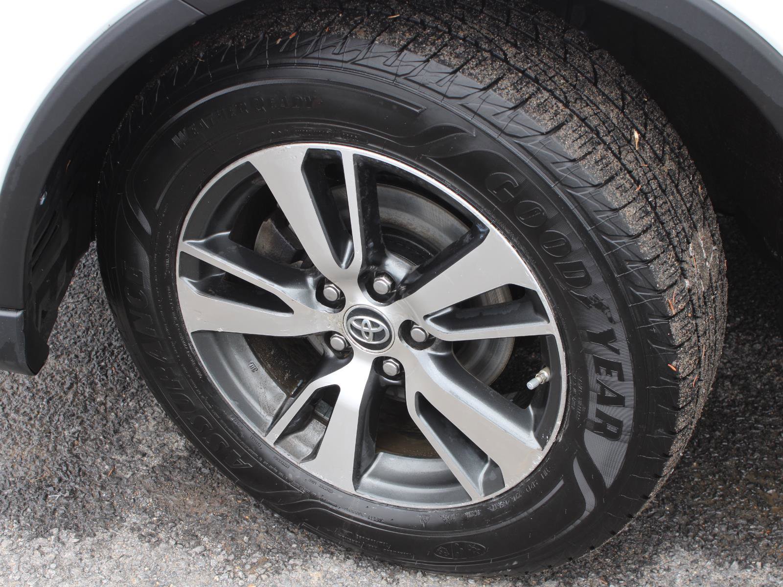 Used 2018 Toyota RAV4 XLE w/ Plus Extra Value Package image 20