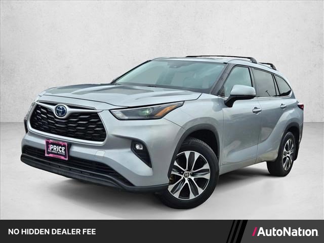 Used 2022 Toyota Highlander XLE AWD/4WD image 1
