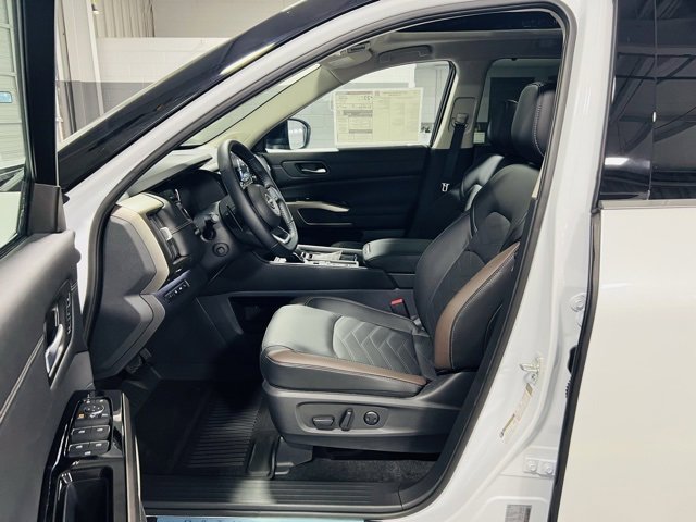 New 2025 Nissan Pathfinder Platinum image 29