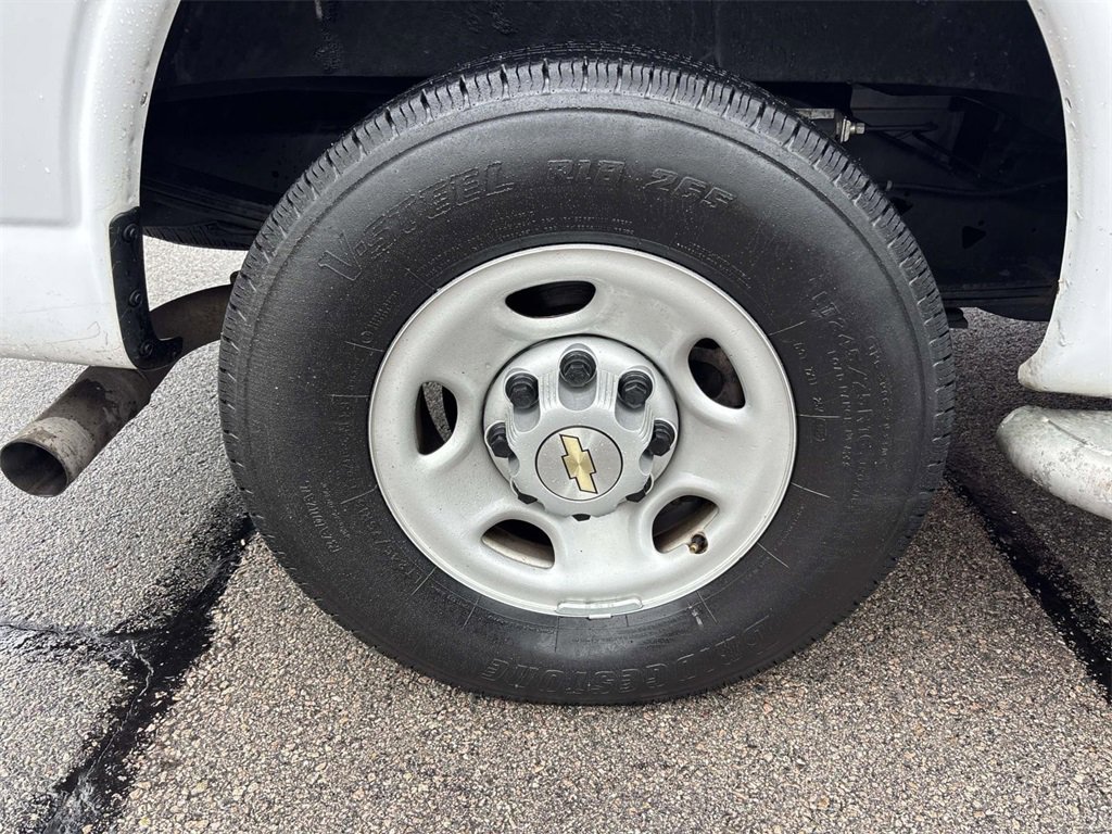 Used 2024 Chevrolet Express 2500 w/ Driver Convenience Package image 23