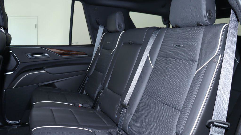 Certified 2024 Cadillac Escalade Premium Luxury w/ Performance Package AWD/4WD image 29