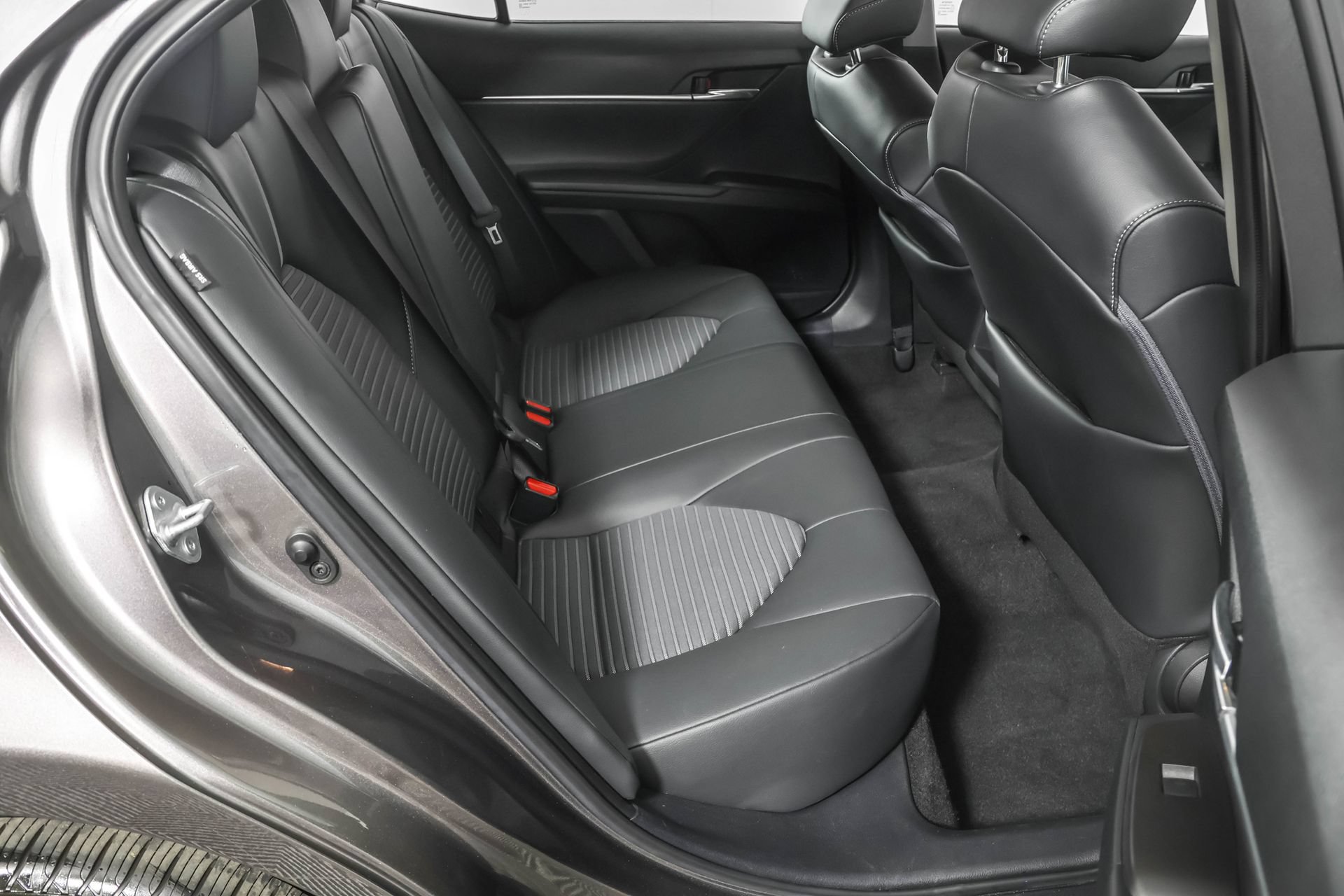 Used 2022 Toyota Camry SE FWD image 39