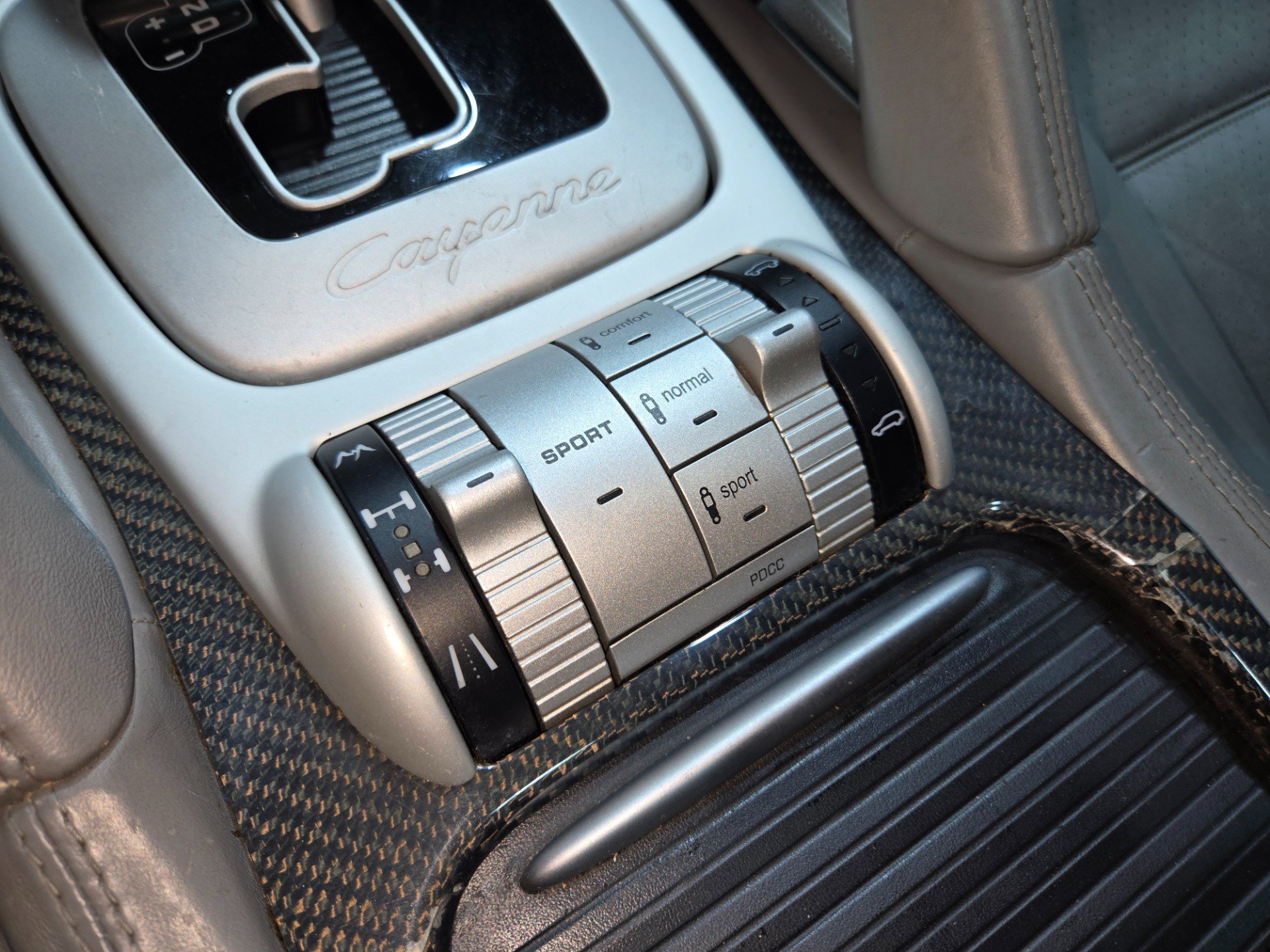 Used 2008 Porsche Cayenne Turbo AWD/4WD image 77