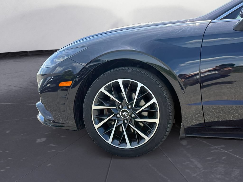 Certified 2023 Hyundai Sonata Limited w/ Preferred Accessory Package FWD image 15