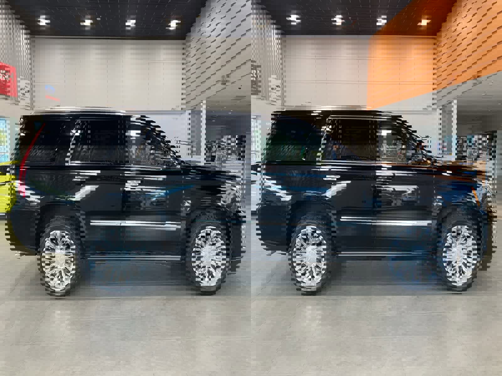 Used 2019 Cadillac Escalade Platinum image 4