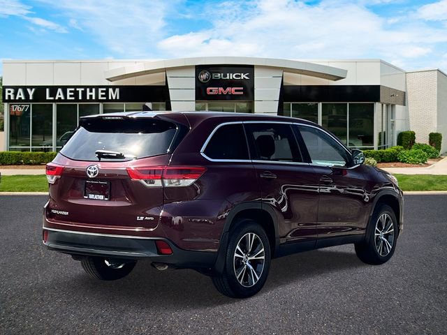 Used 2019 Toyota Highlander Plus AWD/4WD image 5
