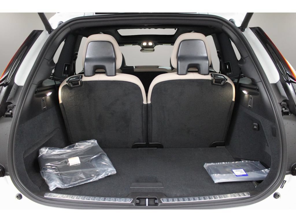 New 2026 Volvo XC90 B5 Core AWD/4WD image 31