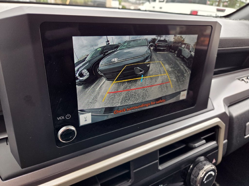 Used 2025 Toyota Tacoma SR5 AWD/4WD image 33